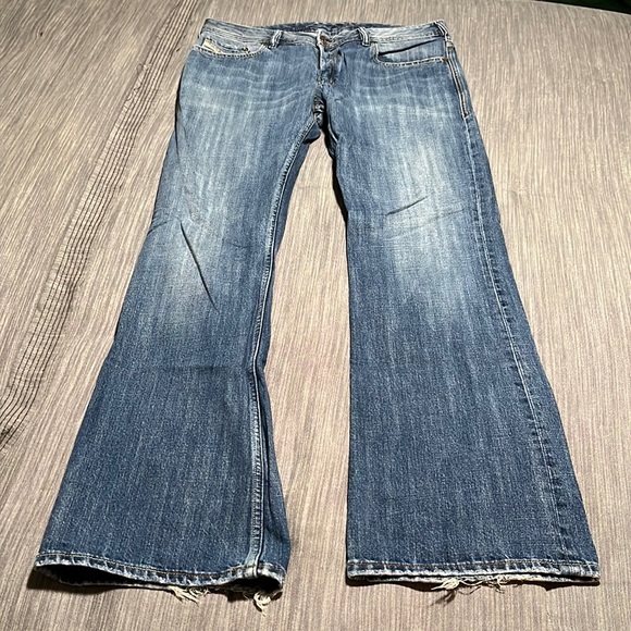 Diesel Other - Men’s 33w Diesel Jeans w/ stitched pocket design. Excellent. Smoke free home.